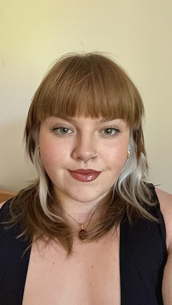 Profile picture for user Eleanor Kay